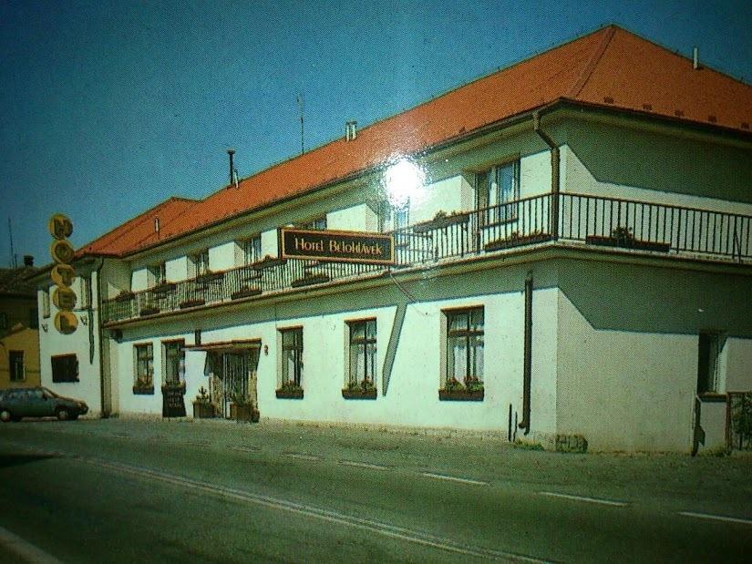 Hotel Belohlavek Holoubkov エクステリア 写真